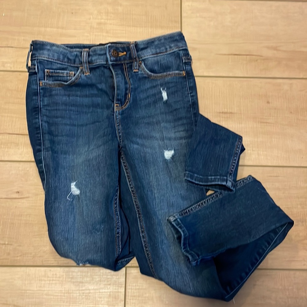 HOLLISTER!! Skinny stretch dark denim jeans. Light ripped look. Size 00S (23)